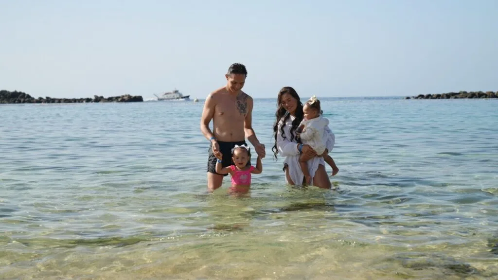 Family photoshoot at Amadores Beach
