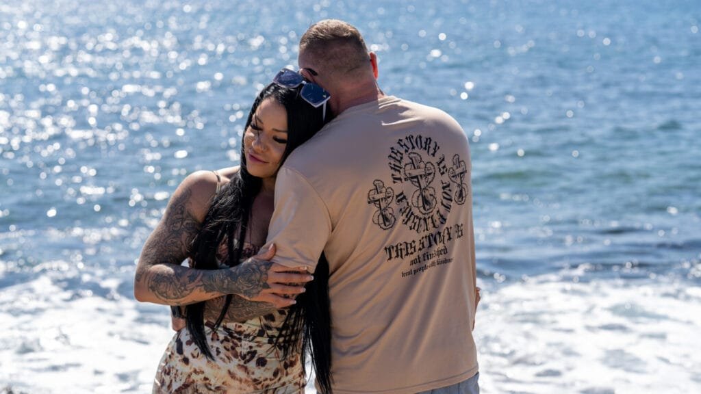 Couple photoshoot at the sea