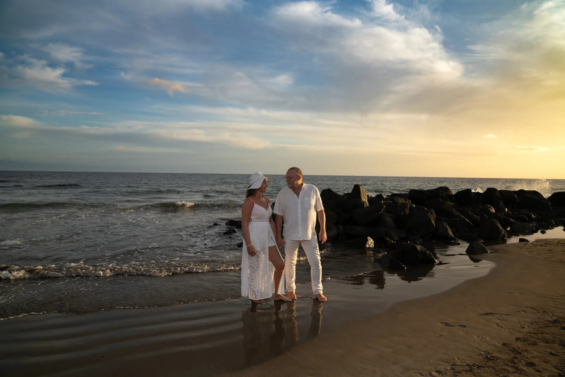 Couple photoshoot Maspalomas Gran Canaria golden light