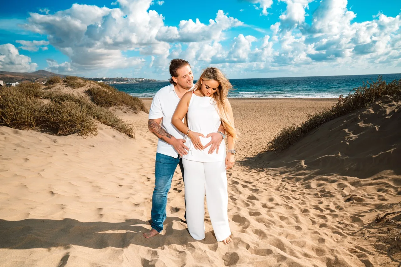 Pregnancy photoshoot Gran Canaria flowing dress