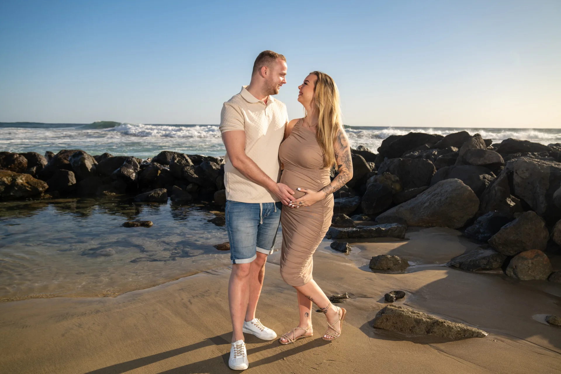 Maternity photoshoot Gran Canaria couple embrace