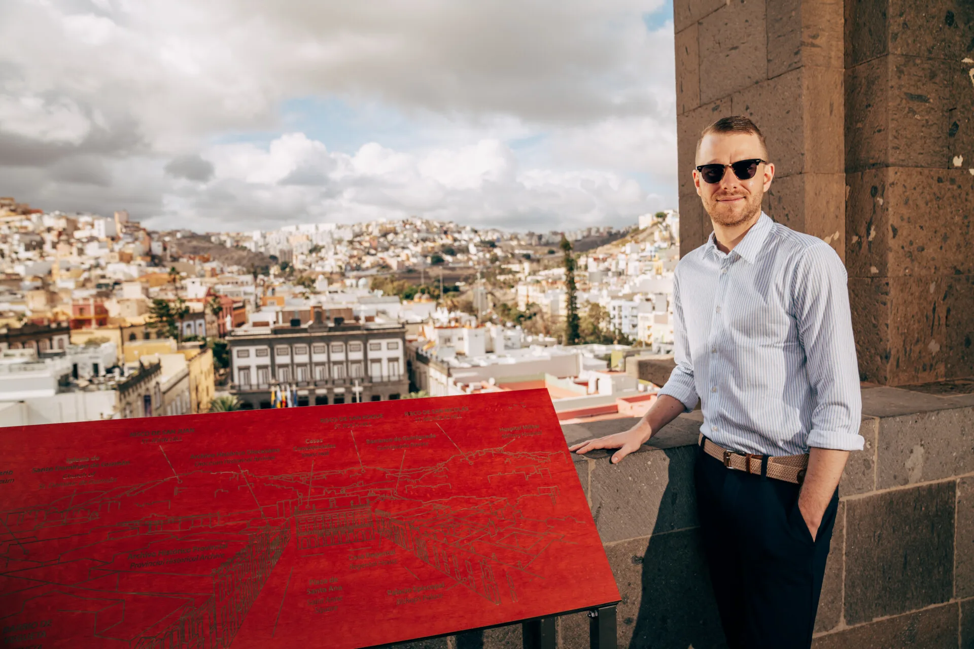 Man portret gezichtspunt Las Palmas stadsgezicht Gran Canaria