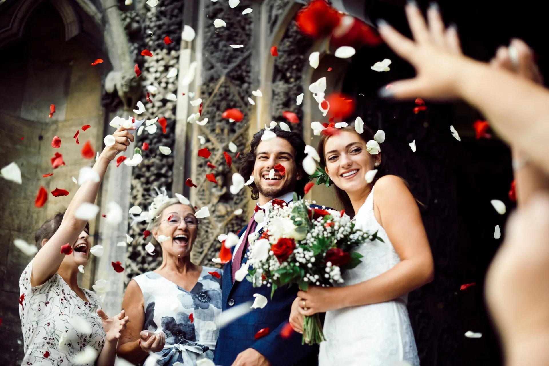 Family throwing rose petals wedding Gran Canaria