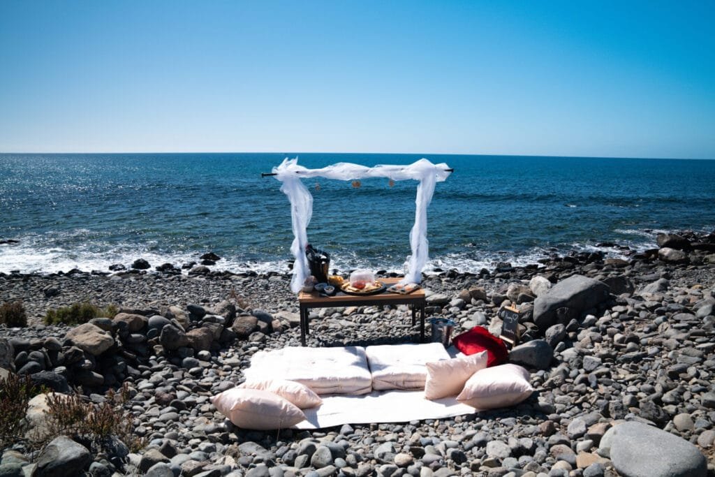 Picnic proposal photoshoot at the frontline of the beach