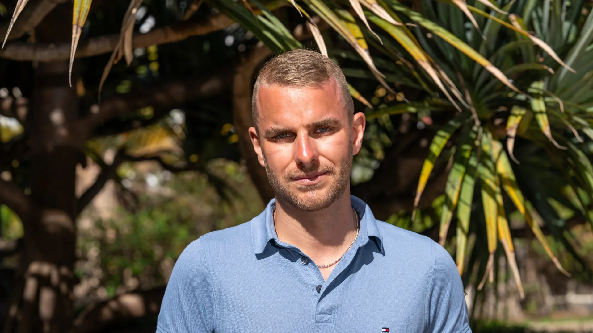 Mannelijk portret tropische tuin Las Palmas Gran Canaria