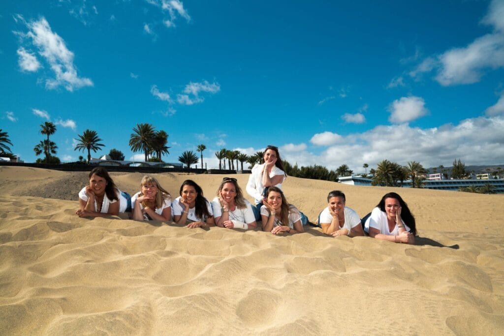 Friends photoshoot at maspalomas dunes
