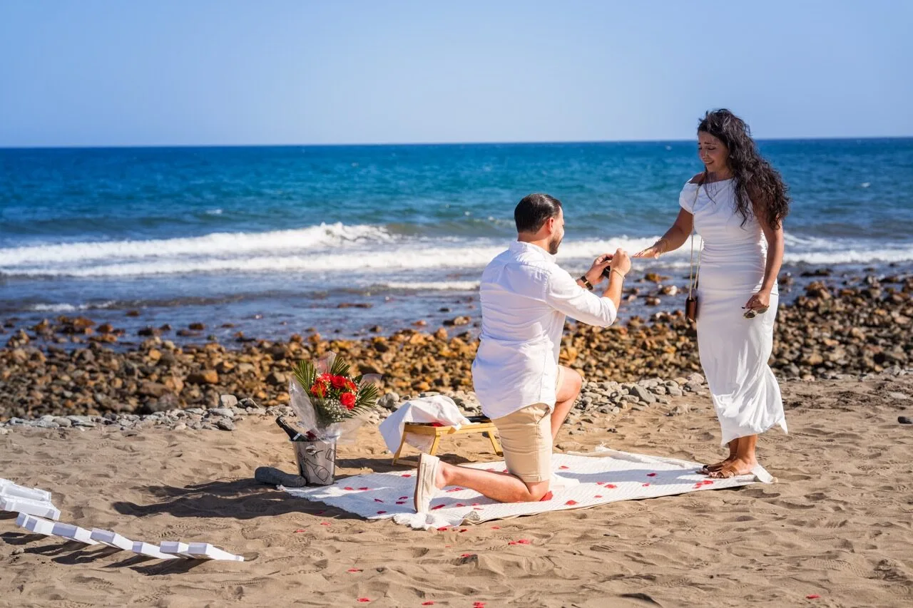 Beach proposal with rose petals Gran Canaria