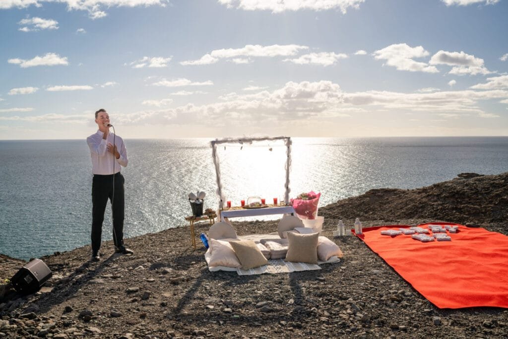 Proposal photoshoot on cliff with magic views