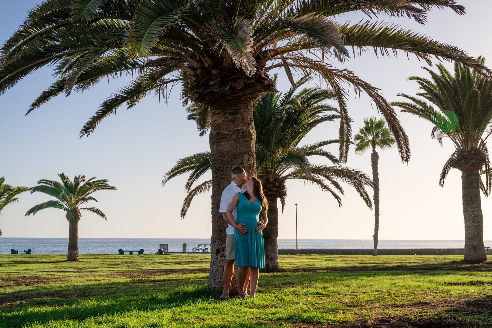 Boulevard Maspalomas palm trees couple photoshoot