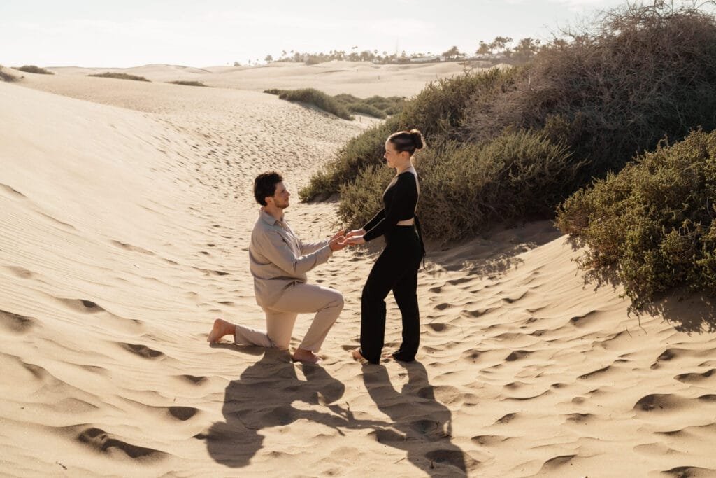 Proposal photoshoot in the dunes of Maspalomas
