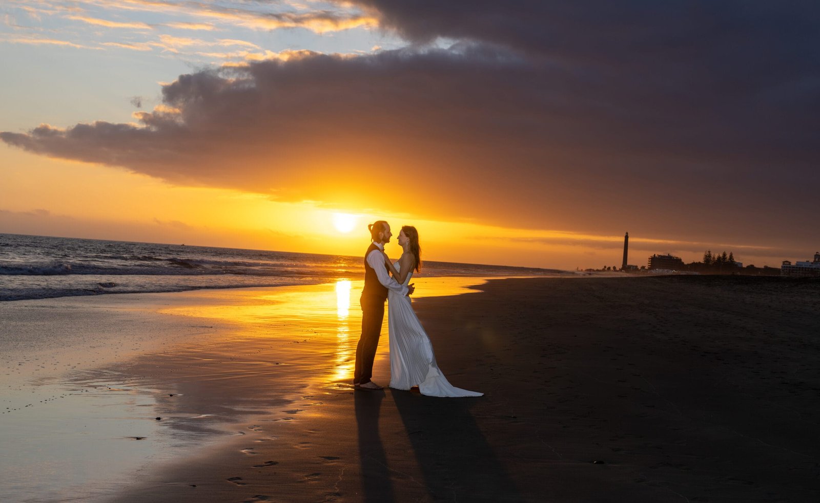 Wedding photography Gran Canaria couple golden hour