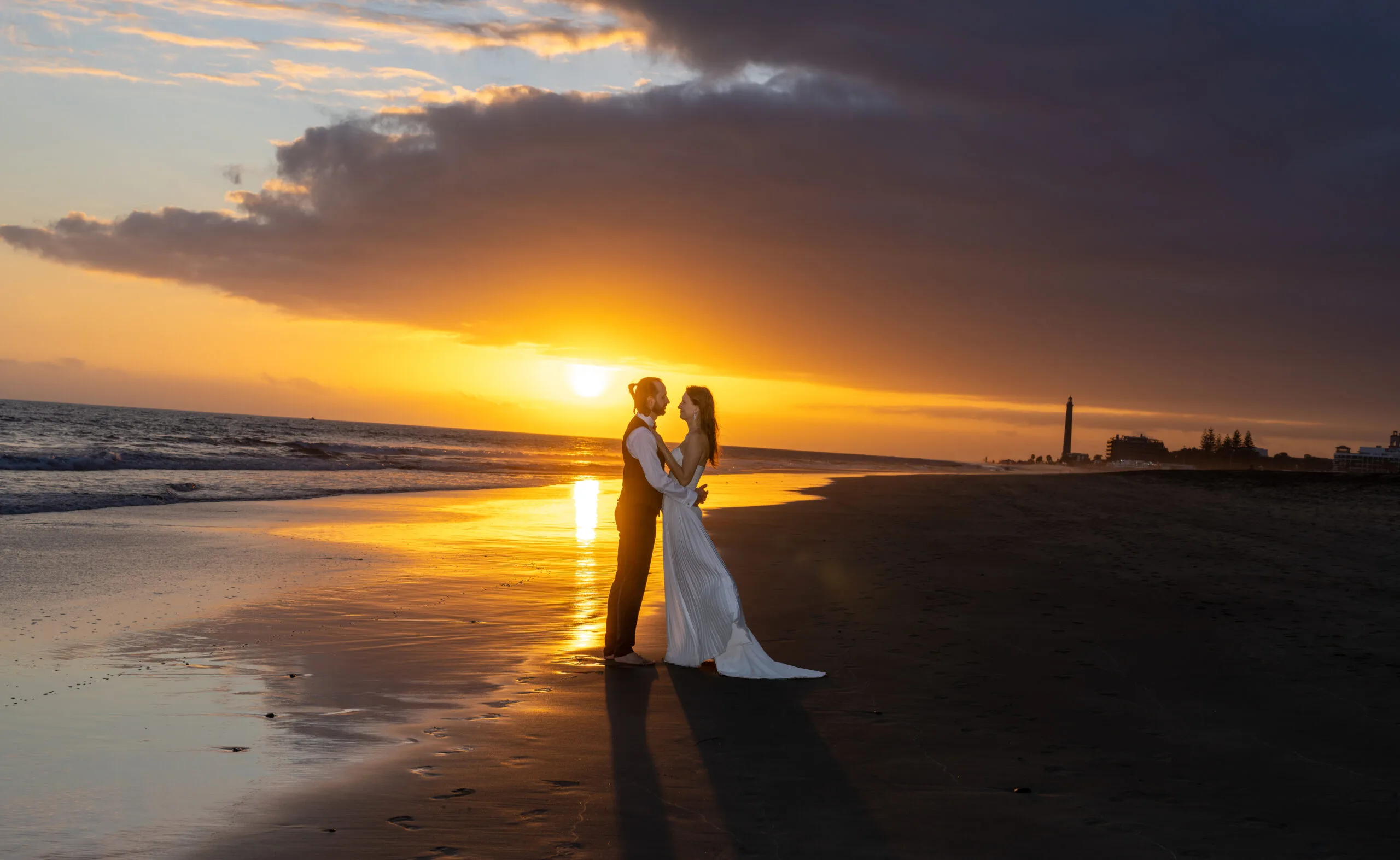 Wedding photography Gran Canaria couple golden hour