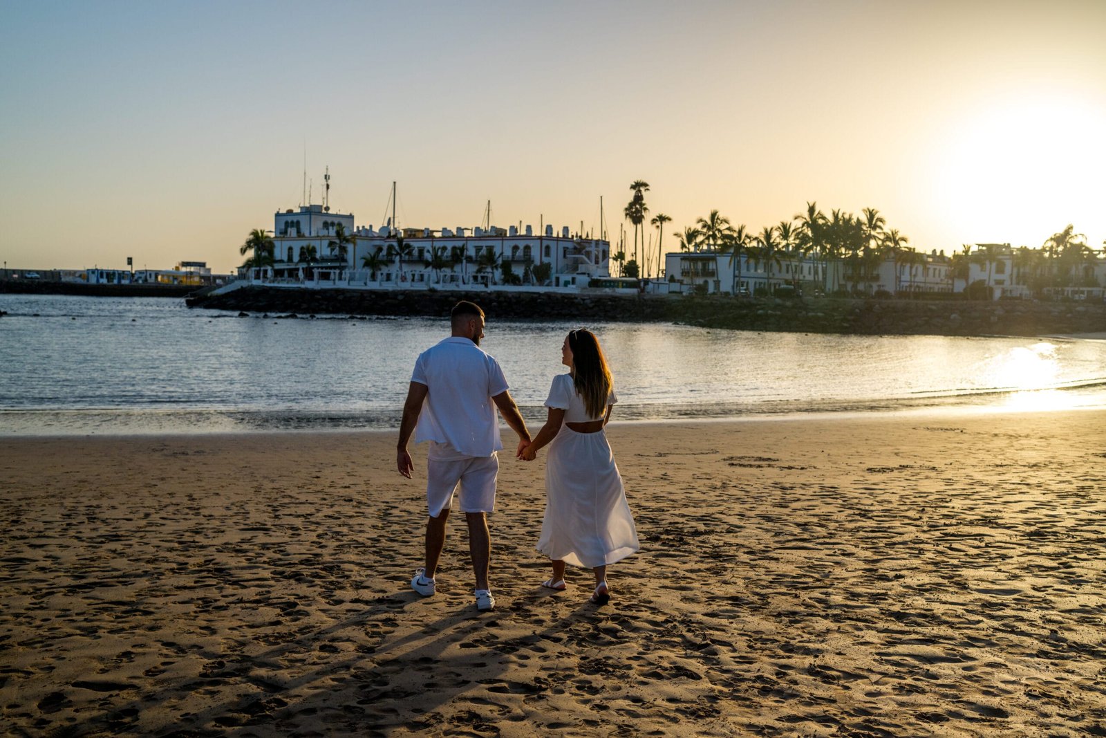 Couple photoshoot beach sunset Puerto de Mogán Gran Canaria harbour golden hour